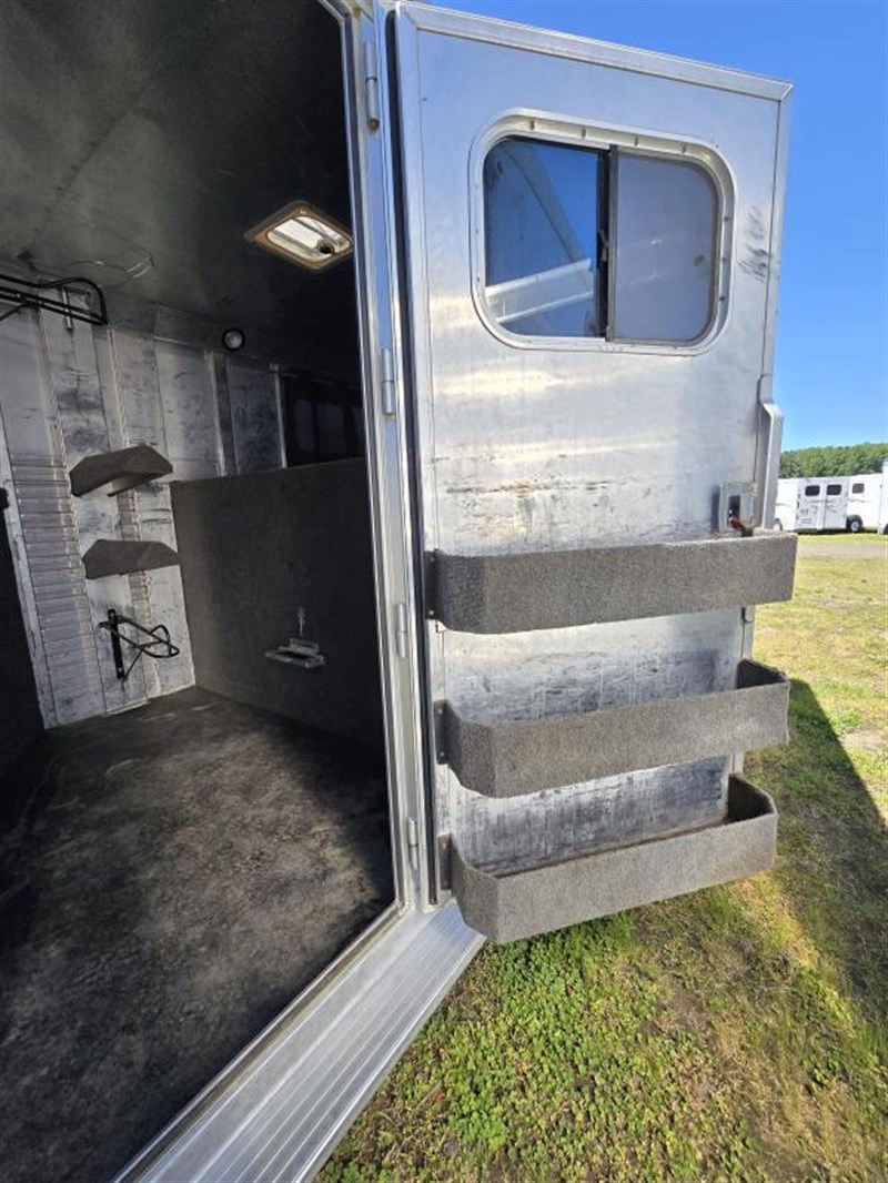 2006 C&C 4 Horse Gooseneck Trailer - Image 6