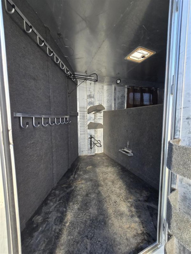 2006 C&C 4 Horse Gooseneck Trailer - Image 7