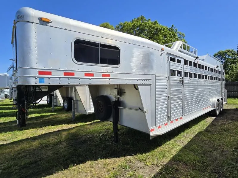 2006 C&C 4 Horse Gooseneck Trailer - Image 9