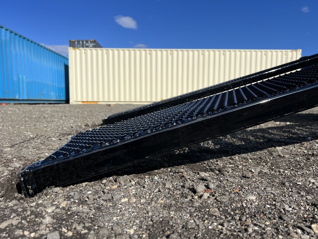 2024 Diamond C 8.5×20 7K Deckover Trailer w/Slide-In Ramps - Image 10