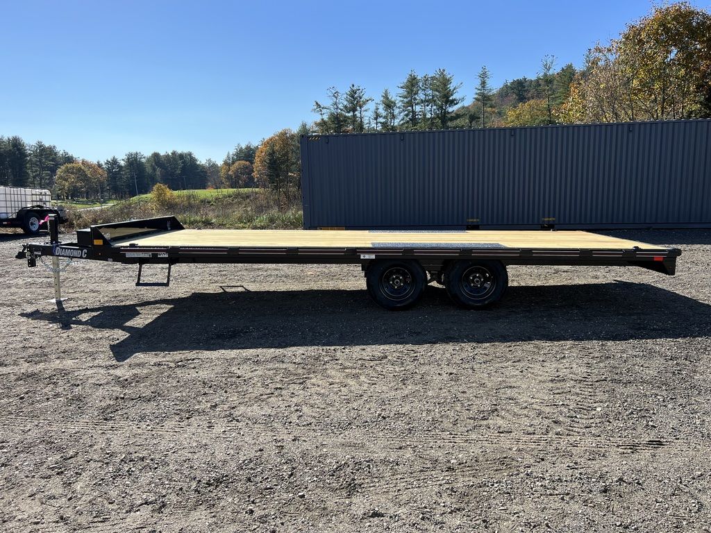 2024 Diamond C 8.5×20 7K Deckover Trailer w/Slide-In Ramps - Image 3