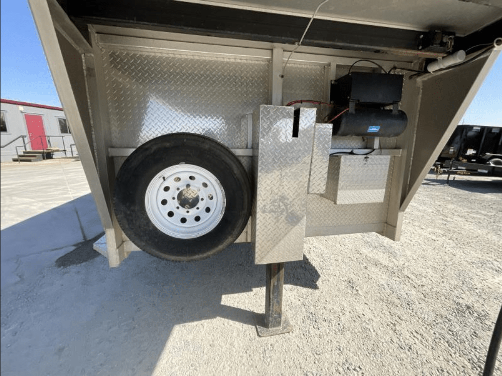 2005 Jamco 4 Horse Gooseneck Trailer - Image 5